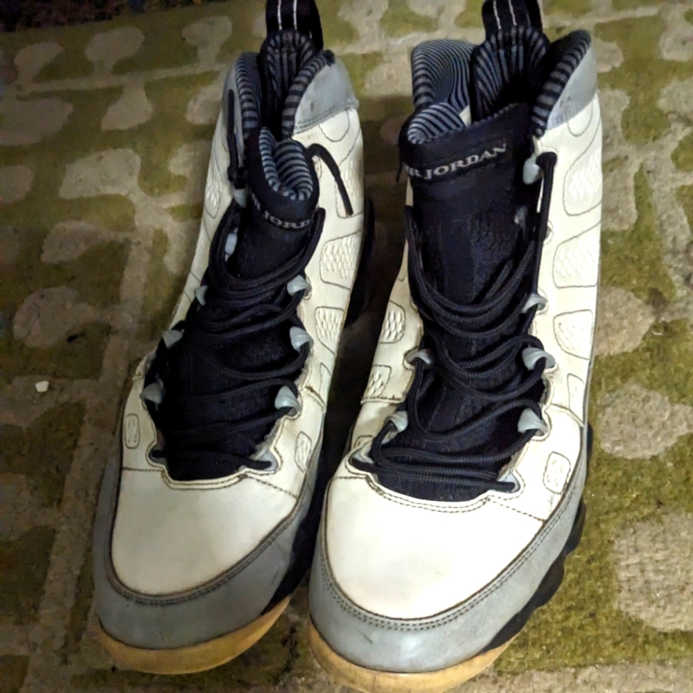 Jordan 11's - Picture 2 of 8